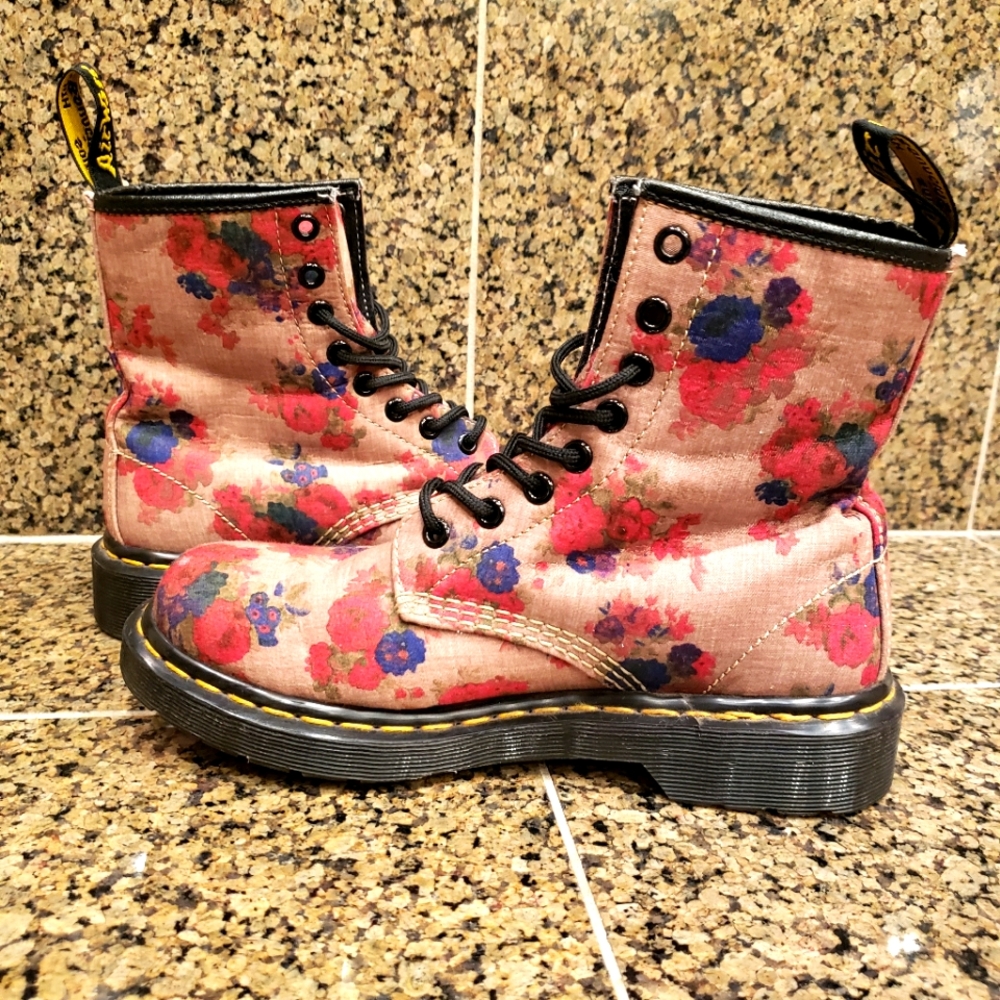 Dr. Martens Taupe Vintage Bouquet Castel